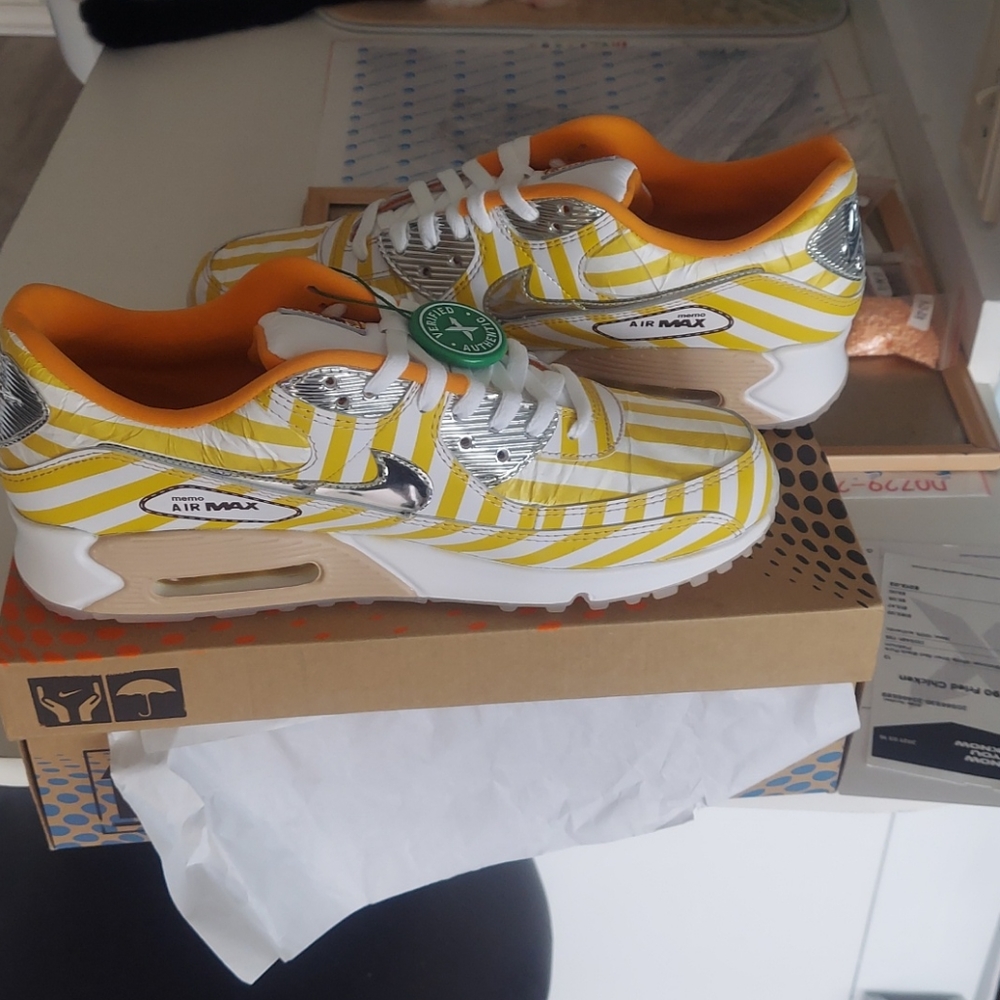 Nike Air Max 90 SE Fried Chicken